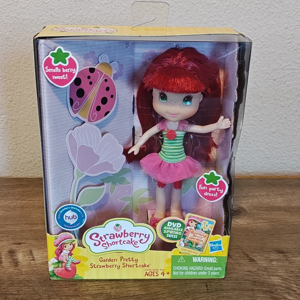 NIB Hasbro Strawberry Shortcake Garden Pretty Doll 6in Pink Green Scented 2012